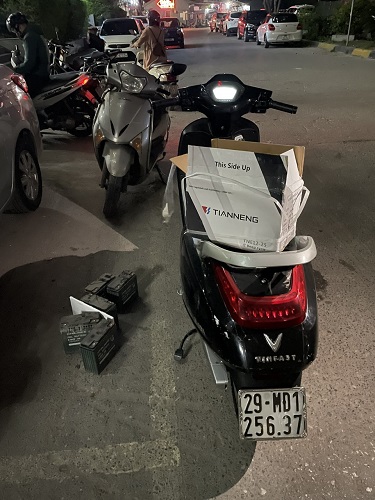 thay thế ắc quy cho xe máy điện VinFast Klara tại Hà Nội