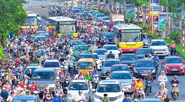 Lượng phương tiện tham gia giao thông đông đúc