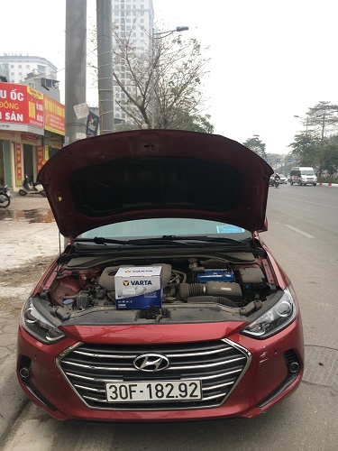 Thay ắc quy xe Hyundai Accent