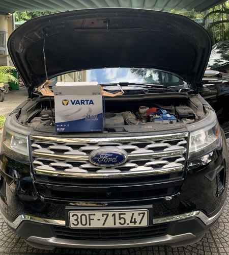Thay ắc quy xe Ford Explorer