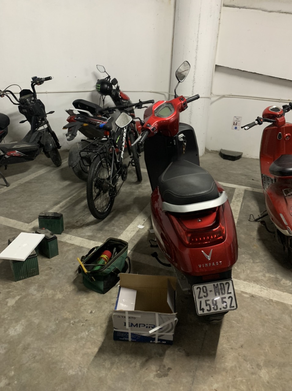 Thay ắc quy cho xe máy điện Vinfast Klara tại nhà tại Ba Đình, Hà Nội