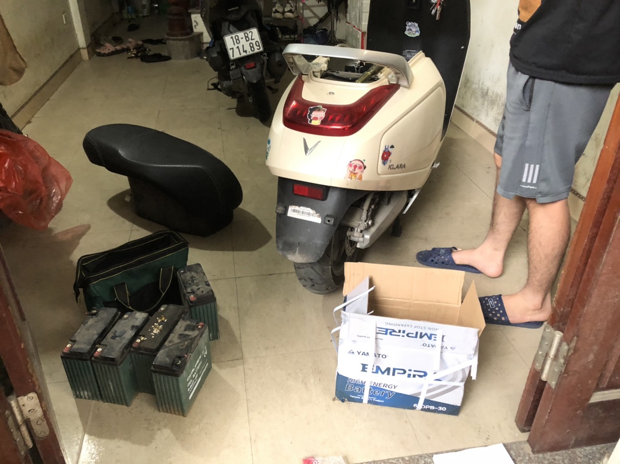 thay thế ắc quy cho xe máy điện VinFast Klara tại huyện Thanh Oai
