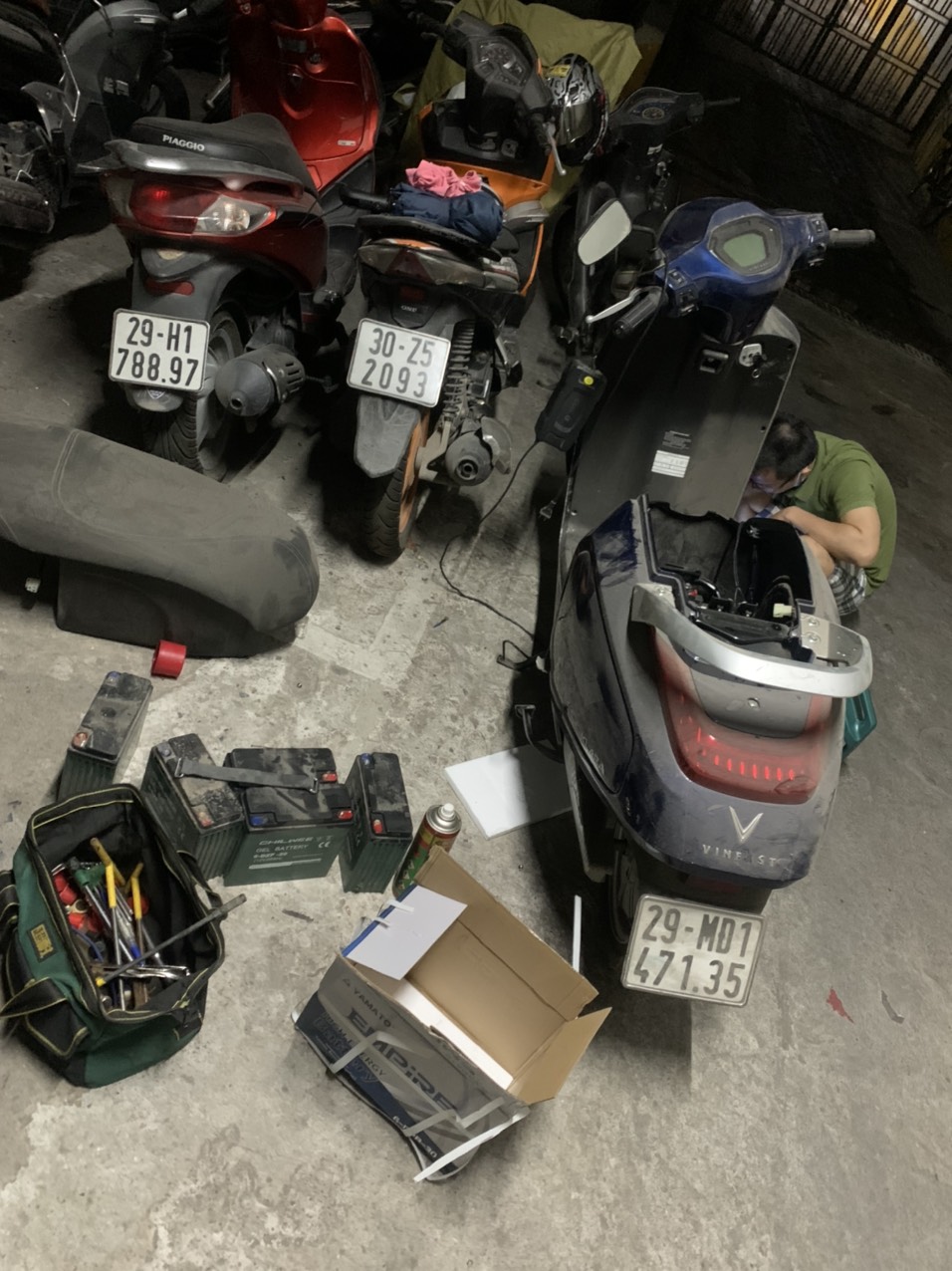 thay thế ắc quy cho xe máy điện VinFast Klara tại Thanh Xuân